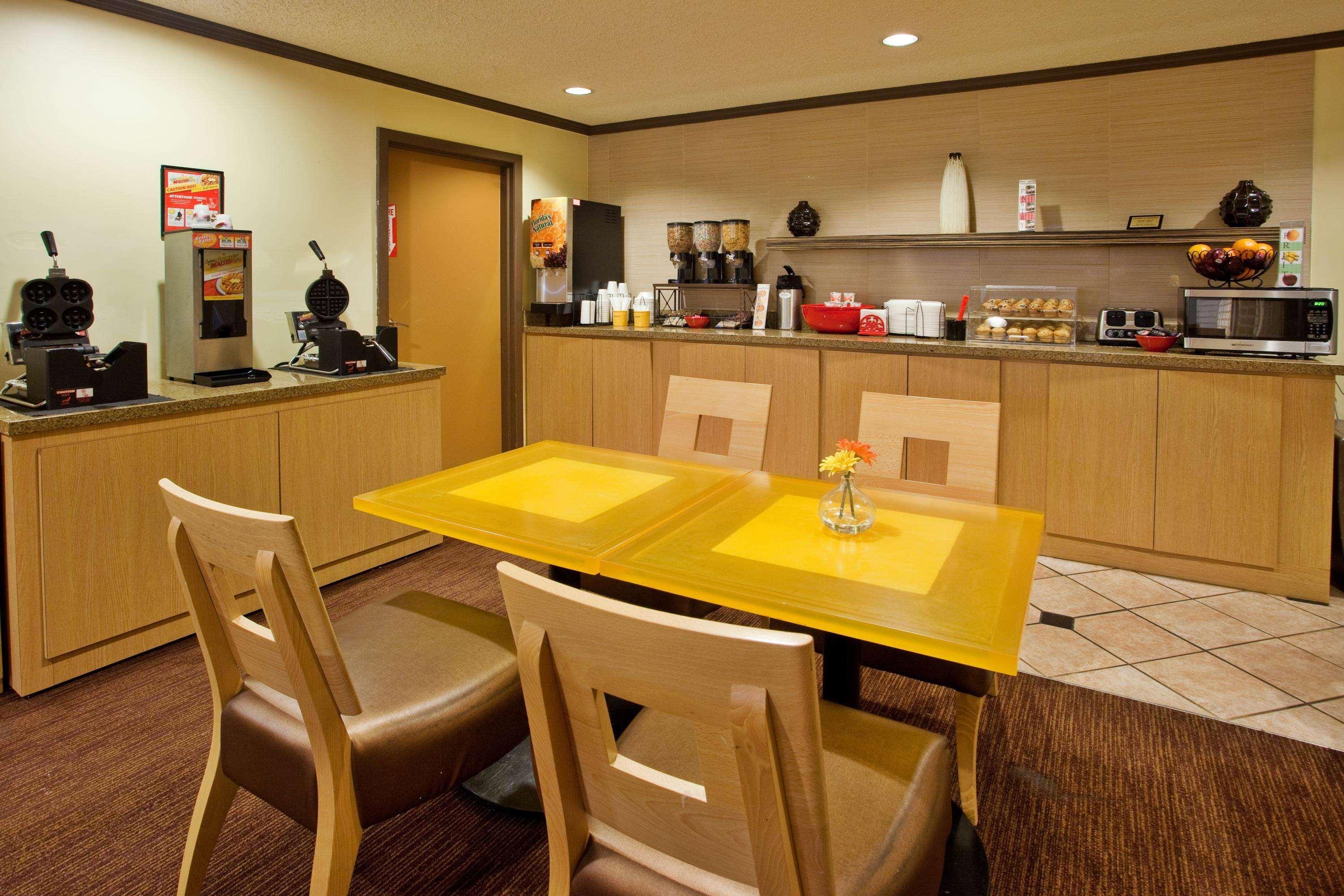 Travelodge By Wyndham Columbus State University Екстериор снимка